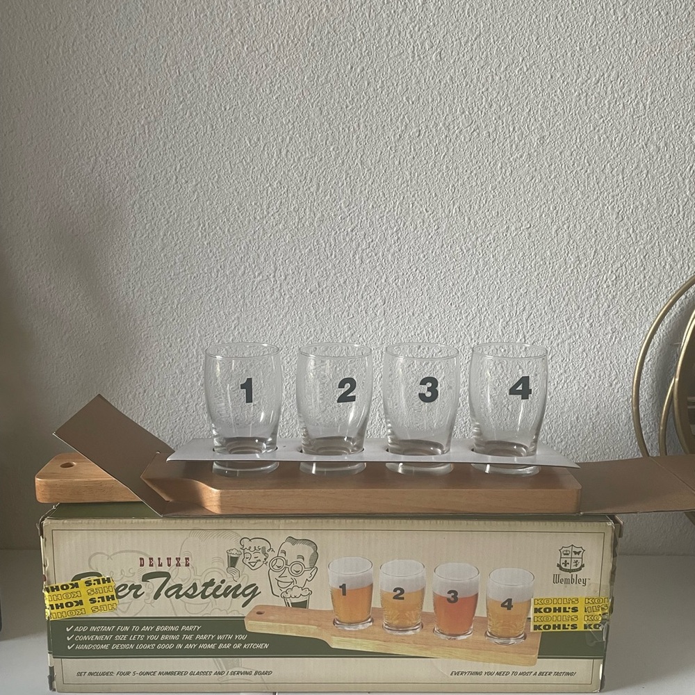Wembley Beer Tasting Set with Brown Wooden Tray